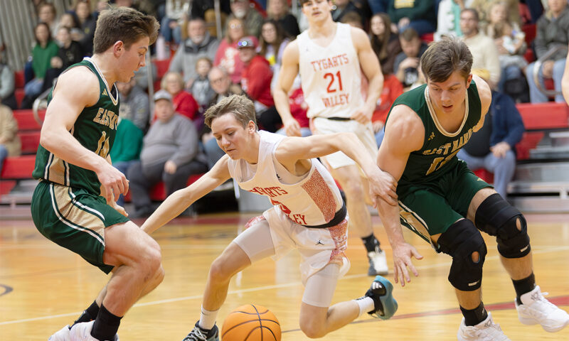 No. 6 East Hardy holds of late charge by Bulldogs